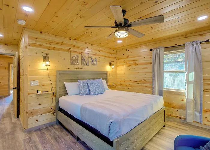 Gatlinburg Cabin With Game Room, Hot Tub And Mtn Views