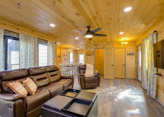 Gatlinburg Cabin With Game Room, Hot Tub And Mtn Views