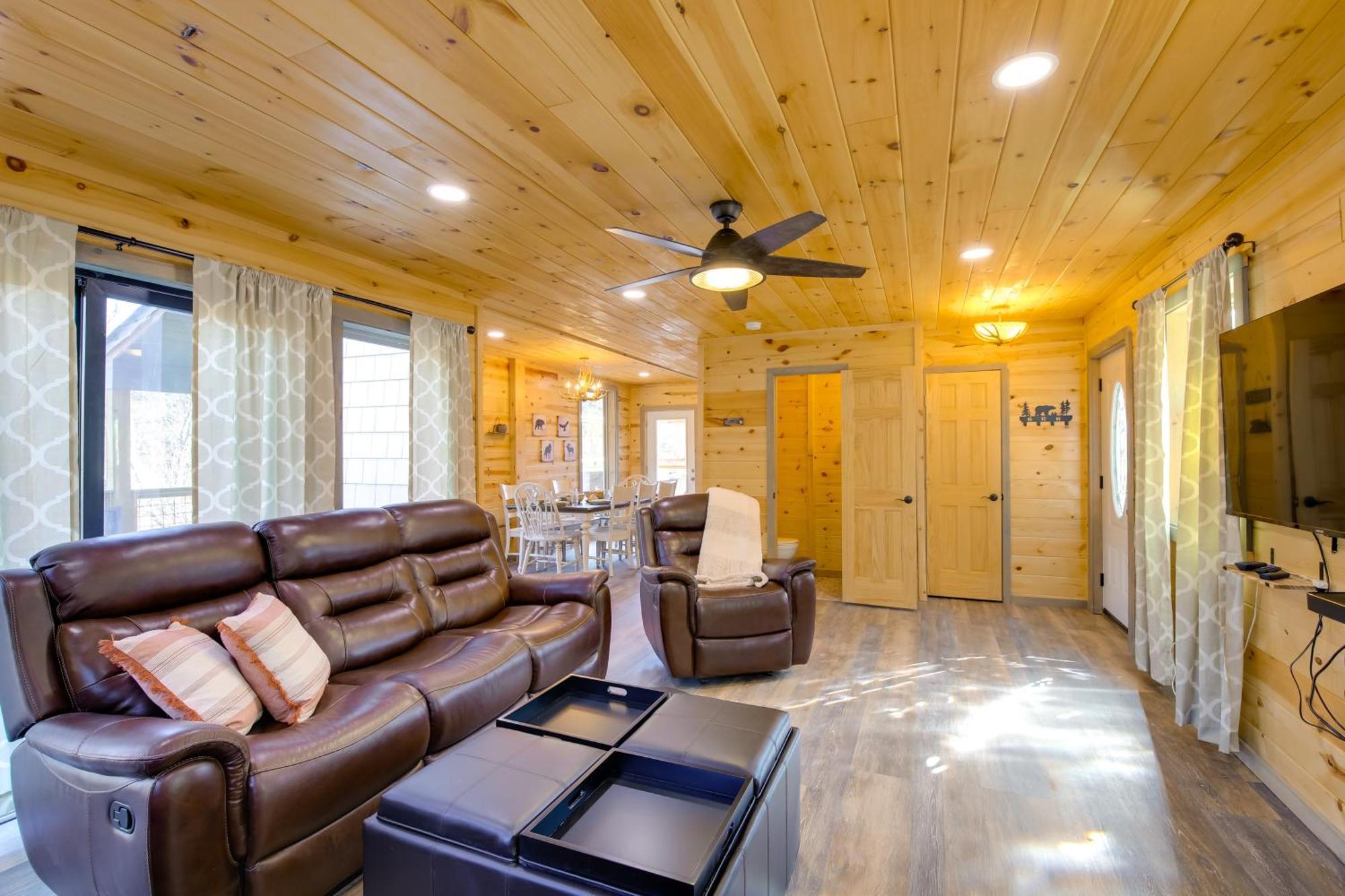Hébergement de vacances With Game Room, Hot Tub And Mtn Views