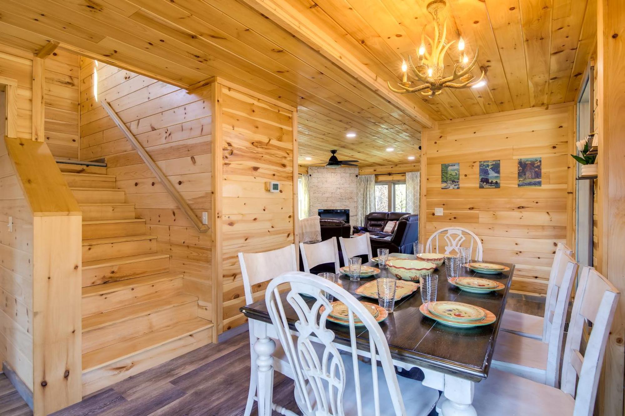With Game Room, Hot Tub And Mtn Views Hébergement de vacances *
