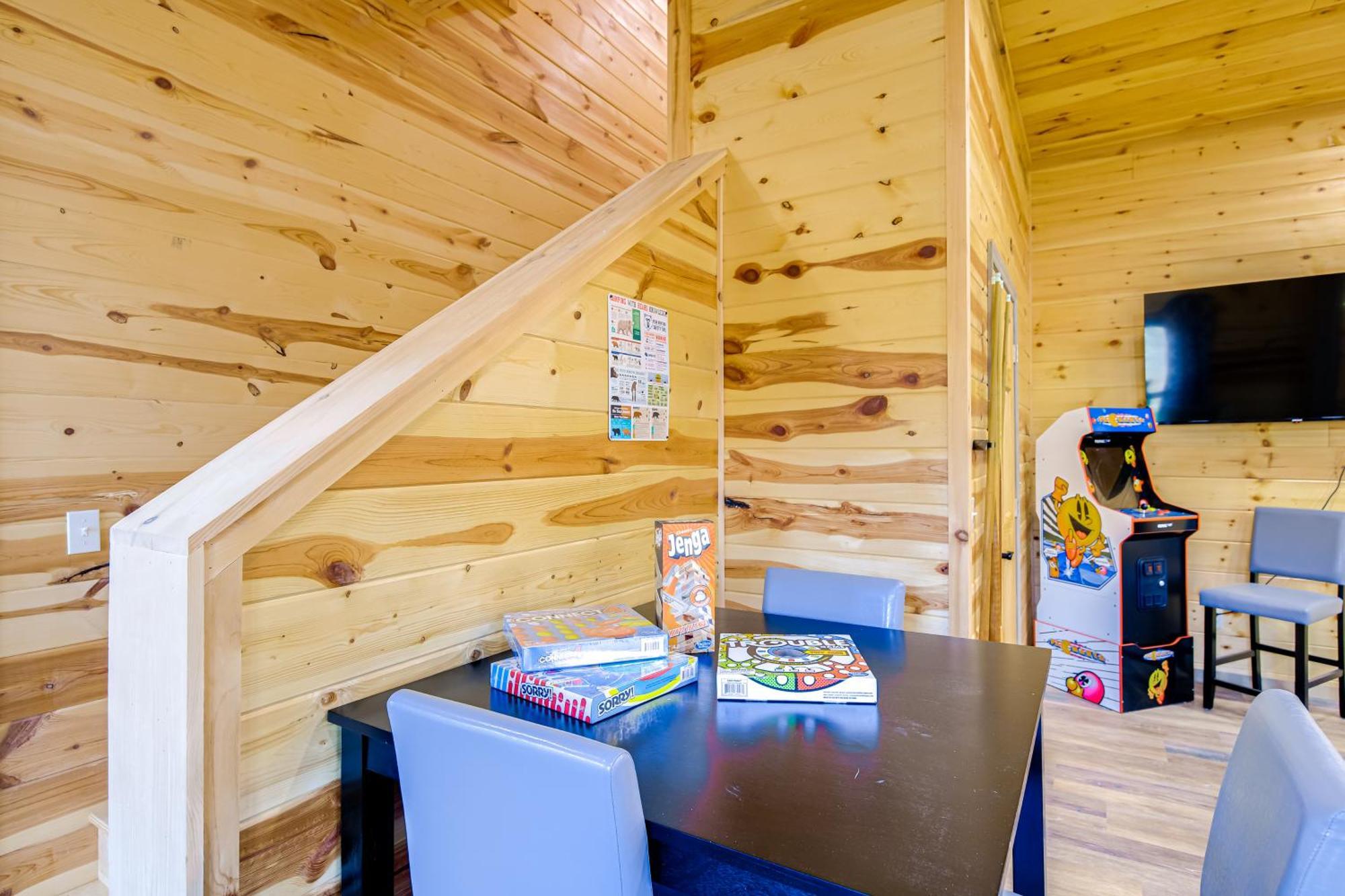 With Game Room, Hot Tub And Mtn Views Hébergement de vacances