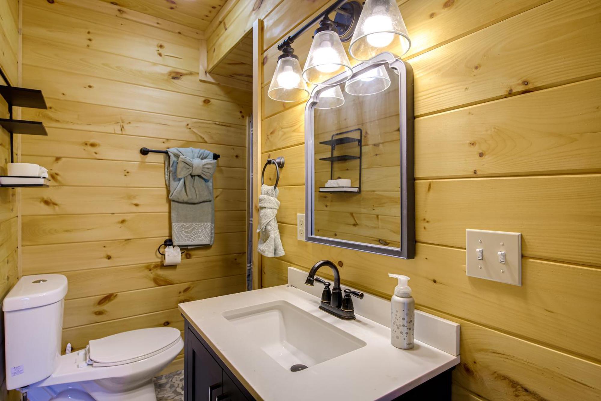 With Game Room, Hot Tub And Mtn Views * Gatlinburg