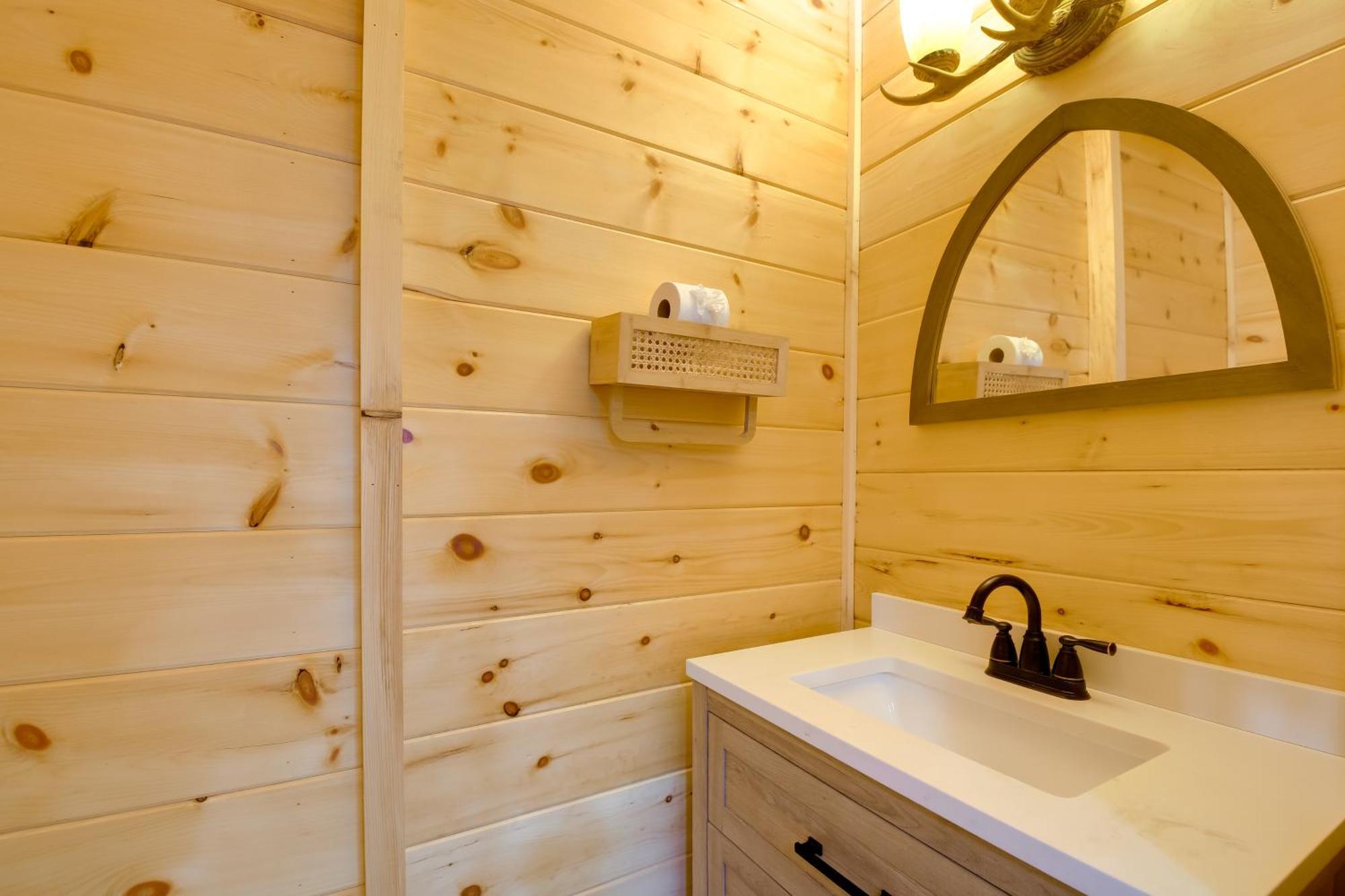 Hébergement de vacances With Game Room, Hot Tub And Mtn Views Gatlinburg