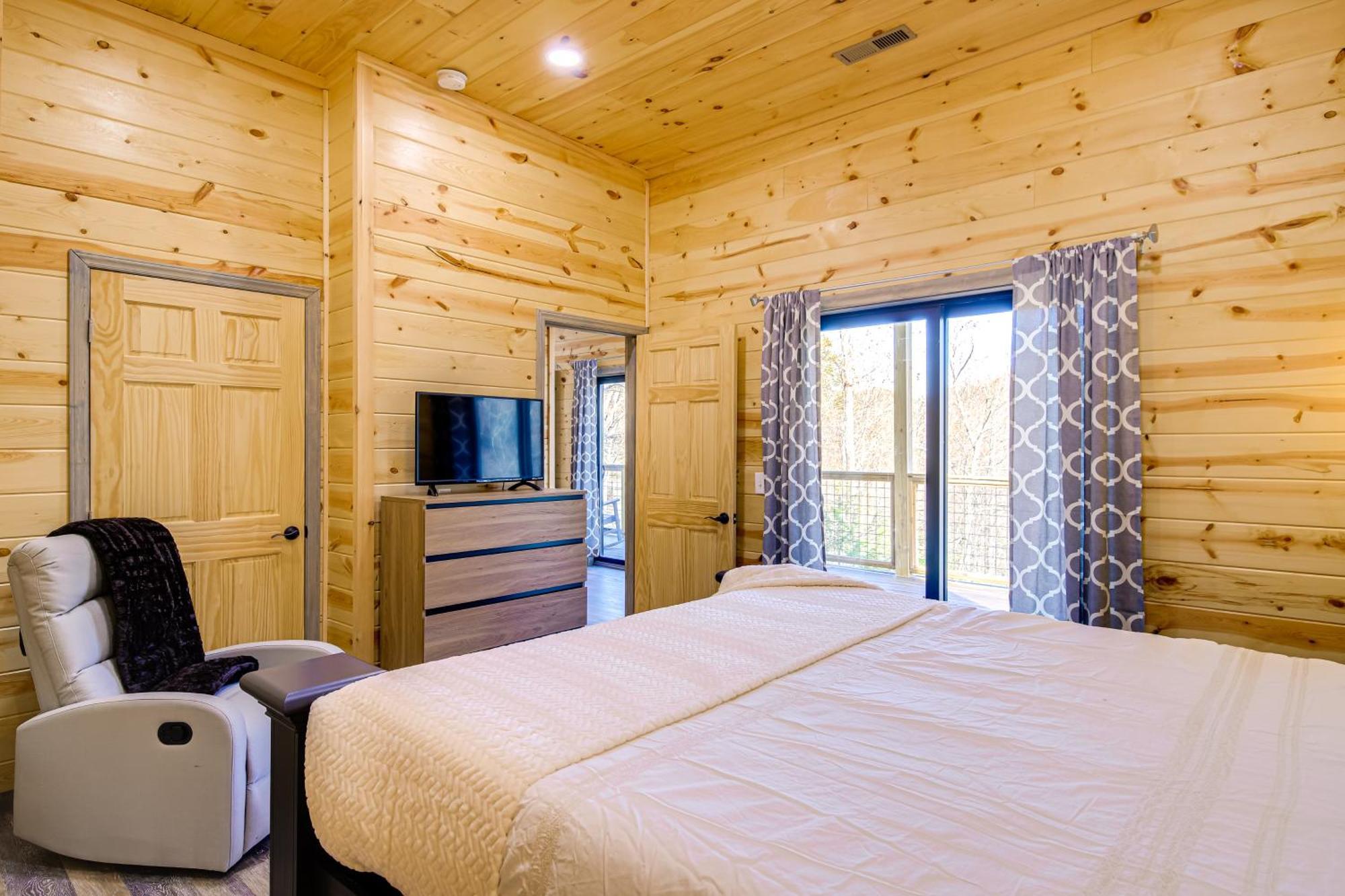 Hébergement de vacances With Game Room, Hot Tub And Mtn Views