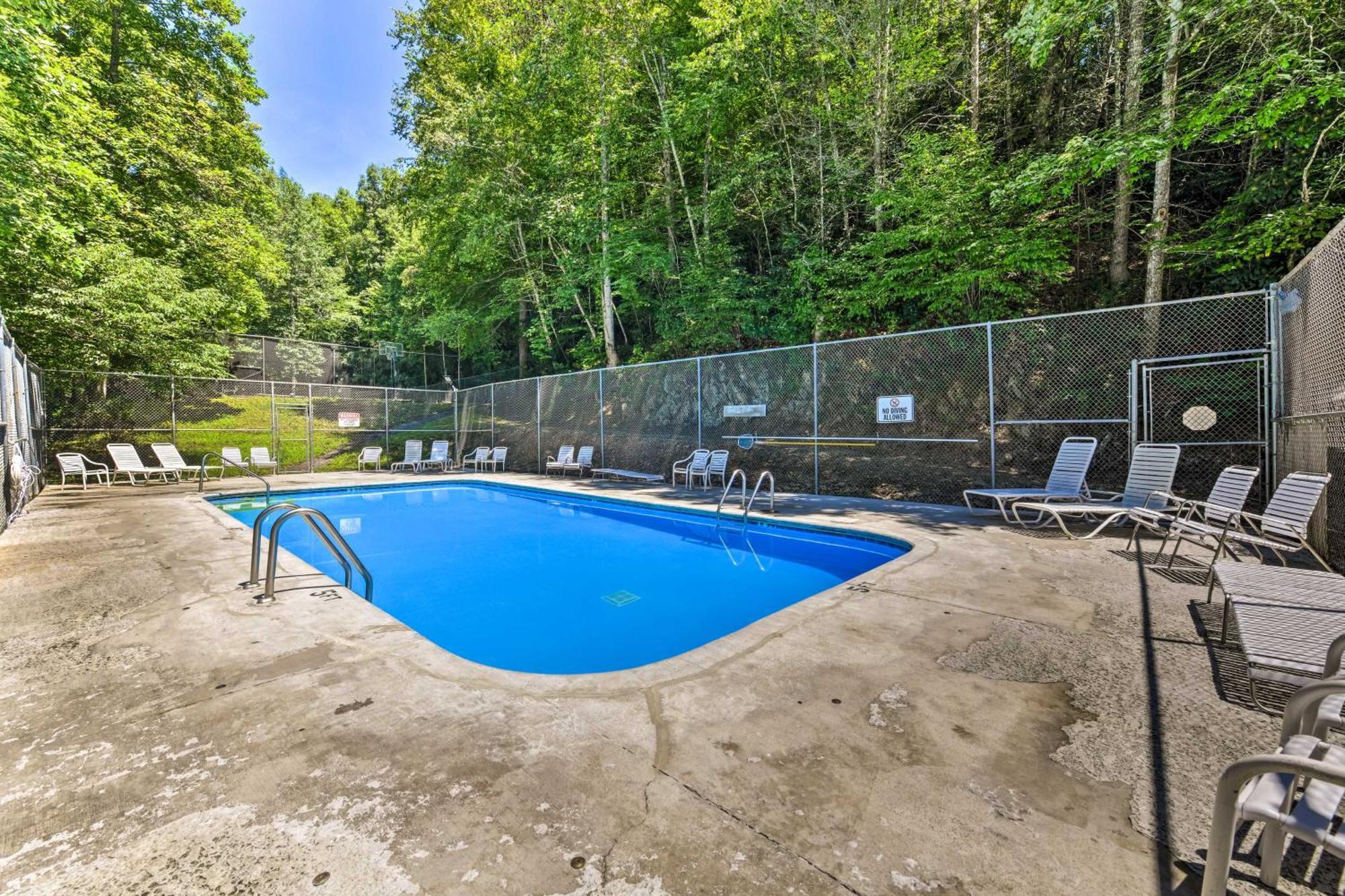 With Game Room, Hot Tub And Mtn Views Hébergement de vacances Gatlinburg