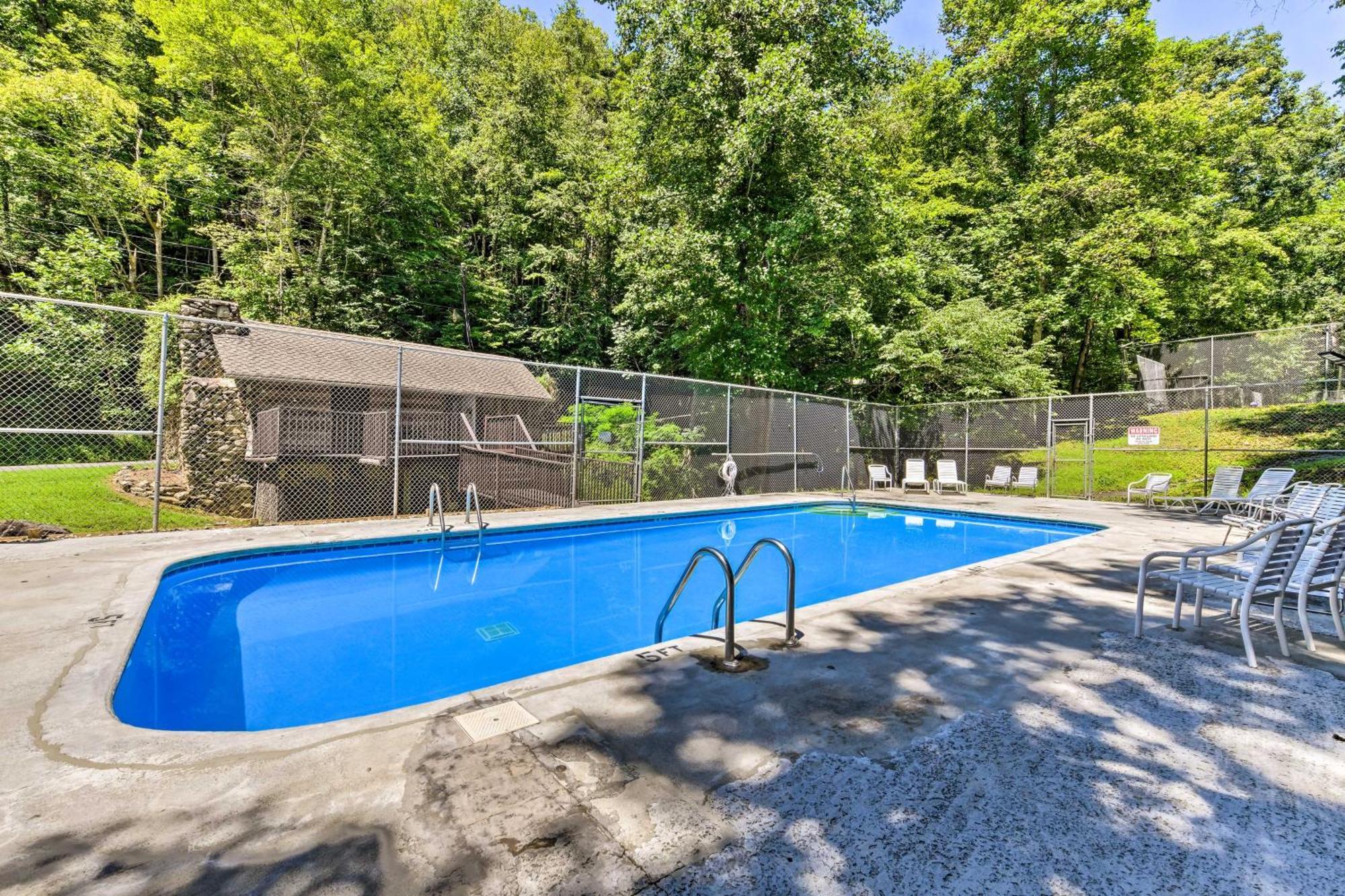 Hébergement de vacances With Game Room, Hot Tub And Mtn Views