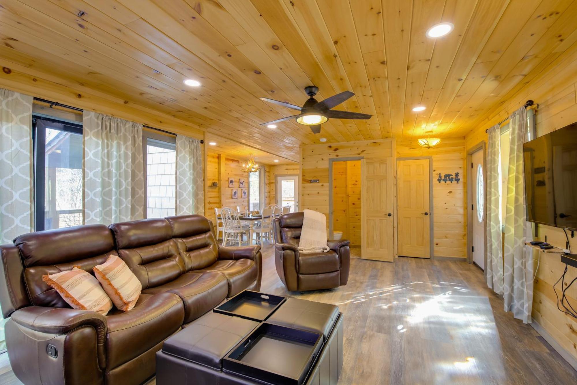 Hébergement de vacances With Game Room, Hot Tub And Mtn Views Gatlinburg