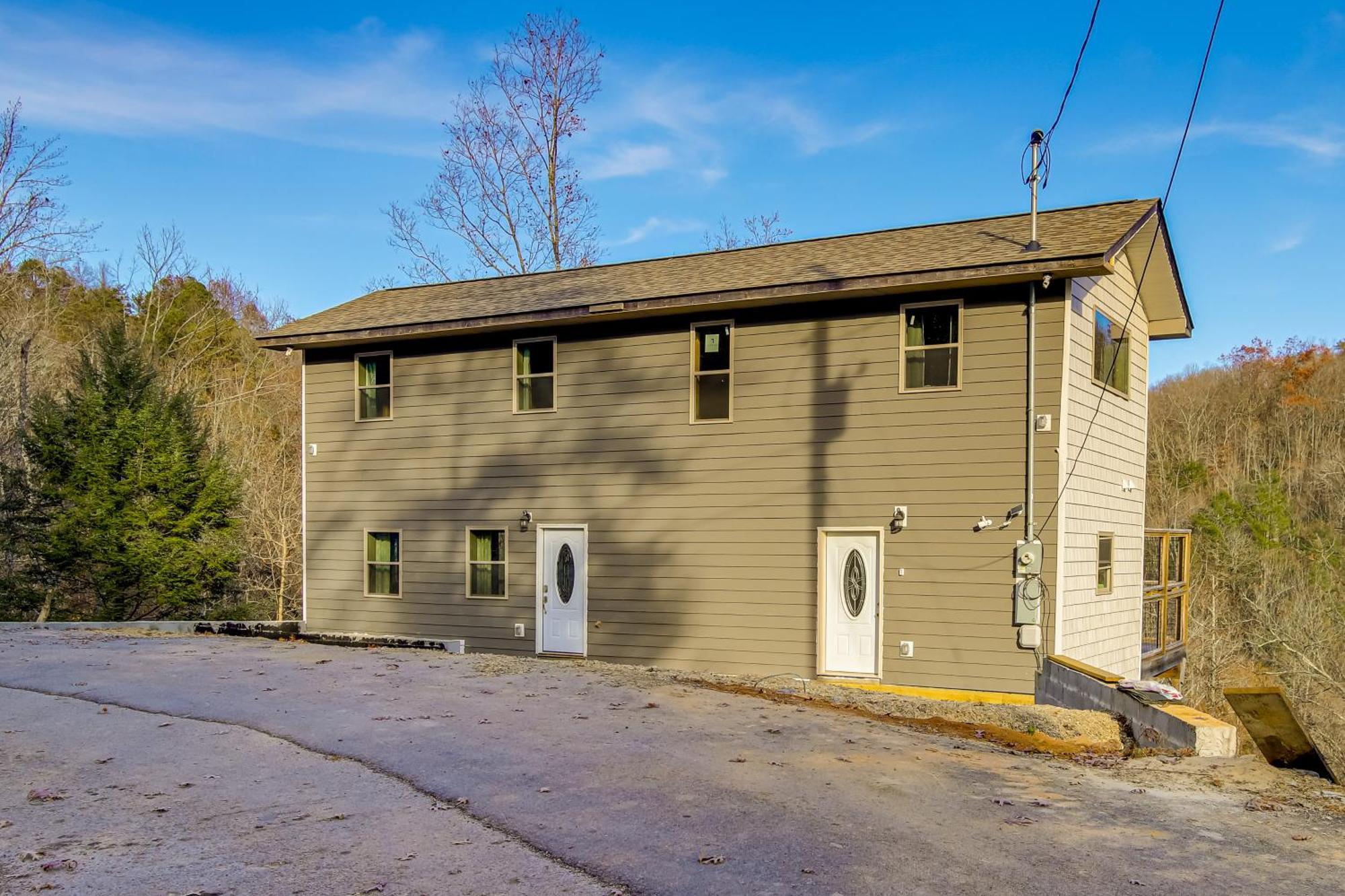 With Game Room, Hot Tub And Mtn Views Hébergement de vacances