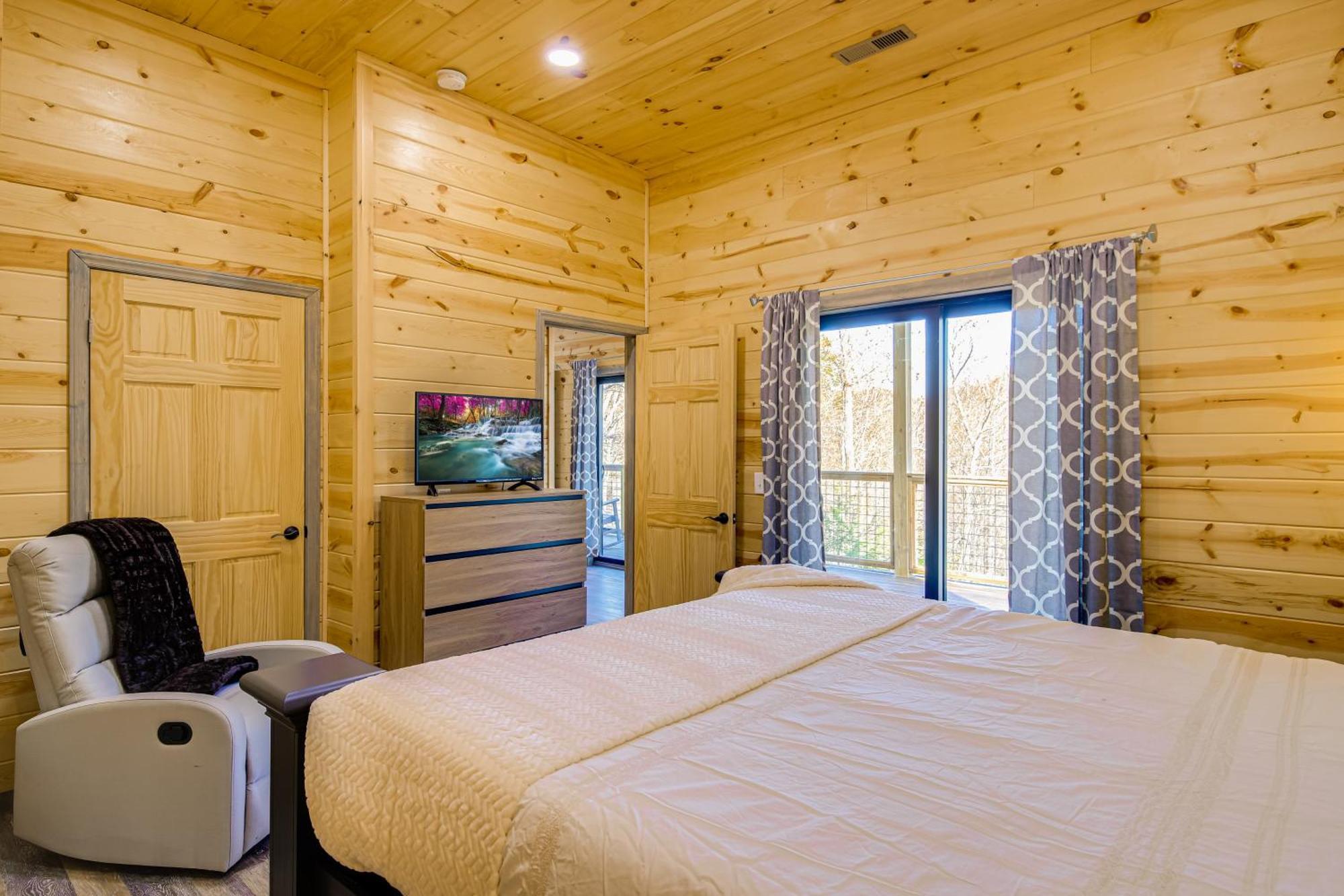With Game Room, Hot Tub And Mtn Views Hébergement de vacances