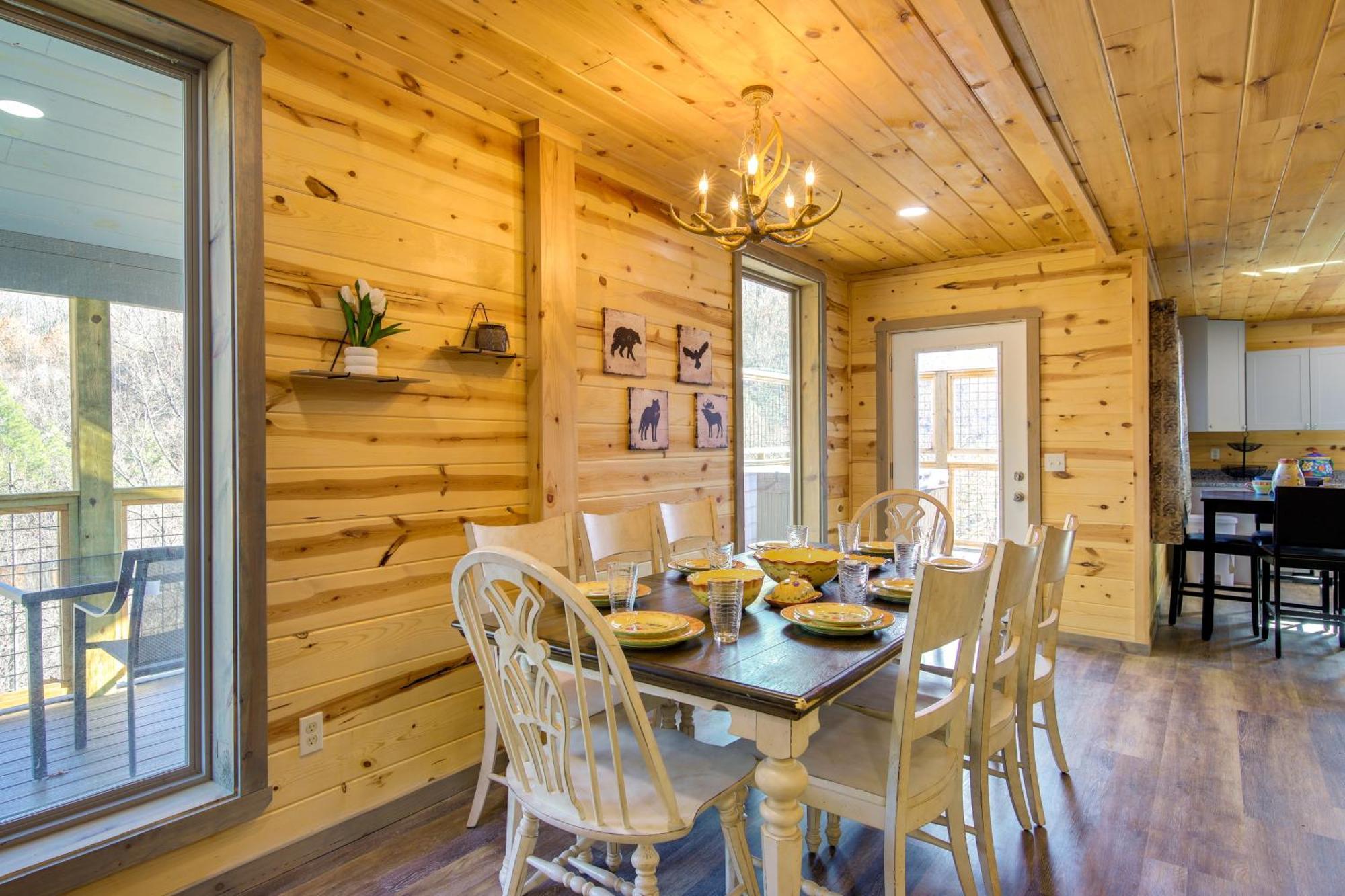 Hébergement de vacances With Game Room, Hot Tub And Mtn Views